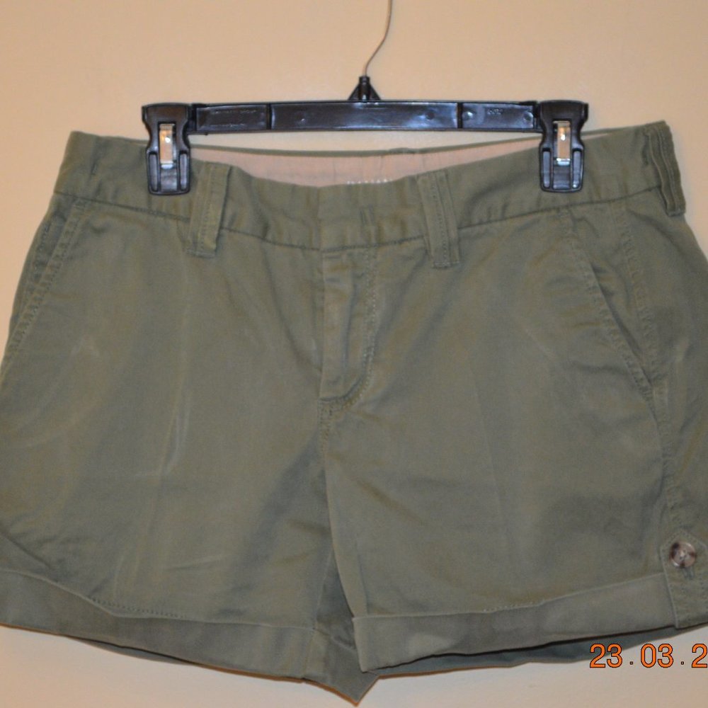Banana Republic army green shorts - size 8.